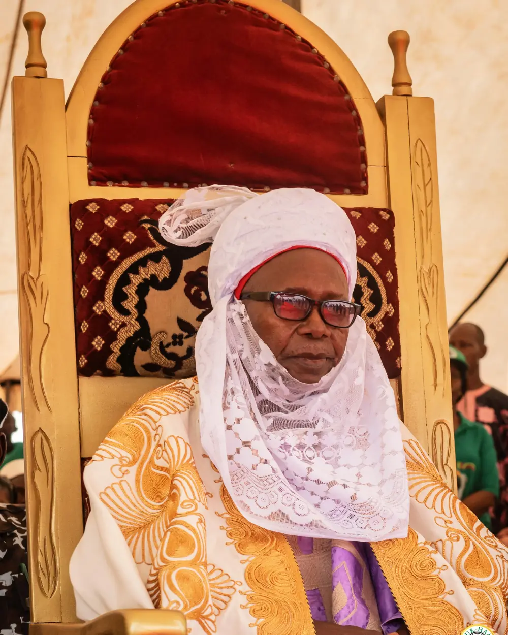 Traditional royal architecture and regalia